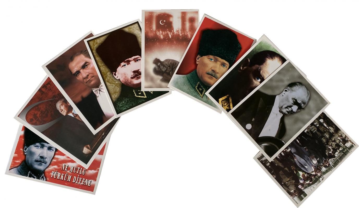 Atatürk Kartpostallar Bir pakette 100 adet vardır. 10 çeşittir.